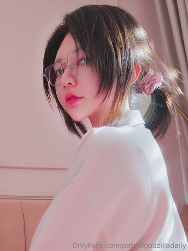 Onlyfans (Leak) - 3 Videos - Potato Godzilla - New Leaks Feb